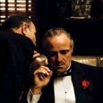 O ator Marlon Brendon venceu a estatueta do Oscar de melhor ator pelo seu papel como Don Corleone, no primeiro filme. (Foto: Divulgação)