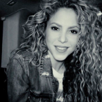 Shakira fala várias línguas! A cantora é fluente em espanhol, inglês, português, italiano e árabe. (Foto: Divulgação)