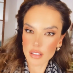 Alessandra é uma figura muito ativa nas redes sociais (Foto: Instagram/ @alessandraambrosio)