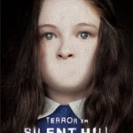 Terror em Silent Hill - A filha de Rose é atormentada por visões desde pequena. Desesperada com a piora da menina, Rose decide levá-la à cidade que sempre menciona durante os pesadelos. Próximas ao local, elas sofrem um acidente e a criança desaparece misteriosamente. (Foto: Reprodução/ Pinterest)