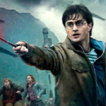 “Harry Potter e as Relíquias da Morte – Parte 2” - O último filme da famosa franquia, apresenta a Batalha de Hogwarts, o grande confronto entre o bem e o mal. Enquanto Harry Potter se prepara para a batalha final contra Lord Voldemort, Rony e Hermione procuram pelas últimas horcruxes que mantêm o feiticeiro imortal. (Foto: Divulgação)