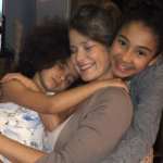 Samara Felippo é mãe de Alícia, de 11 anos, e Lara, de de 8 anos. (Foto: Instagram)