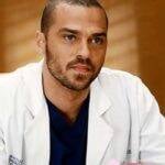 Jesse Williams, intérprete do 'Dr. Jackson Avery', anunciou sua saída após 12 anos na série. (Foto: Divulgação)