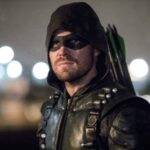 Stephen Amell marcou as adaptações da DC para as telinhas! O ator é o intérprete de Oliver Queen, o Gavião Arqueiro, do "Universo Arrow" (Foto: Divulgação)