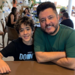 Bruno e Enzo Rabelo - Em 2020, Bruno, da dupla com Marrone, lançou a música ‘Pintor do Mundo’ com o filho Enzo, de 13 anos. (Foto: Instagram)