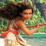 Moana -Um Mar de Aventuras: Uma jovem parte em uma missão para salvar seu povo. Durante a jornada, Moana conhece o outrora poderoso semideus Maui, que a guia em sua busca para se tornar uma mestre em encontrar caminhos. Juntos, eles navegam pelo oceano em uma viagem incrível. (Foto: Divulgação)