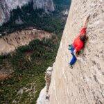 “Escalando Dawn Wall” - A obra acompanha os 19 dias de escalada, os anos de esforço e a inspiradora jornada de vida dos alpinistas Tommy Cadwell e Kevin Jorgeson. (Foto: Divulgação)
