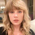 Taylor Swift - Uma das grandes transformações da década! A cantora se consagrou com o country, mas mudou as músicas e o visual para o estilo pop. Nos últimos anos, a artista adotou um estilo indie e melódico. (Foto: Instagram)