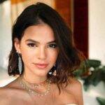 Apesar de jovem, Bruna Marquezine representa bem a geração Y ao repartir o cabelo de ladinho. (Foto: Instagram)