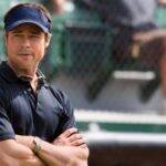 O Homem Que Mudou O Jogo: Billy Beane, gerente geral do Oakland A's, um dia tem uma epifania: a sabedoria convencional do beisebol está totalmente errada. Diante de um orçamento apertado, Beane tenta reinventar seu time superando os clubes de bola mais ricos. Unindo forças com Peter Brand, graduado da Ivy League, Beane se prepara para desafiar as tradições da velha escola. Ele recruta jogadores de barganha que os olheiros rotularam como falhos, mas que têm potencial para vencer o jogo. (Foto: Divulgação)