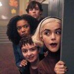 O Mundo Sombrio de Sabrina: A trama acompanha a vida de Sabrina Spellman (Kiernan Shipka), uma adolescente que é metade bruxa e metade humana, que só queria viver uma vida normal. No entanto, desde o seu nascimento, ela tem deveres a cumprir com a escuridão e não consegue fugir disso. (Foto: Divulgação)