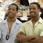 Marlon e Shawn Wayans - Uma dupla memorável! Os irmãos Wayans estrelaram o clássico de comédia “As Branquelas”, em 2004, e a franquia “Todo Mundo em Pânico”. (Foto: Divulgação)