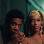 Casados desde 2008 e com carreiras consolidadas, Beyoncé e Jay-Z já trabalharam juntos diversas vezes. O primeiro clipe em parceria foi de "Crazy in Love", os cantores ainda não estavam oficialmente juntos mas a música é um marco na carreira dos dois. (Foto: YouTube)