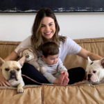 "Nosso momento amamentação acabou, mas continuam os olhares apaixonados, os denguinhos, os colinhos...", celebrou a mamãe coruja. (Foto: Instagram)