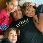 Vitor Belfort e os filhos Davi, Victoria e Kyara. (Foto: Instagram)