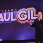 O apresentador volta ao ar nas telinhas do SBT no ‘Programa Raul Gil’, na tarde deste sábado, 17. (Foto: SBT)