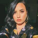 Demi Lovato estreou um corte pixie no ano passado. Dando continuação a sua repaginada no visual, a cantora iniciou 2021 mudando também a cor do cabelo. (Foto: Instagram)