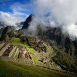 Visitar Machu Picchu é viver a experiência de se impressionar com cada pedaço do local. Além de poder conhecer a história e a maneira que vivam os incas, é um passeio que vai surpreender com paisagens. (Foto: Pexels)