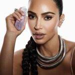 Kim Kardashian West é proprietária da “KKW Beauty”, uma linha de produtos de beleza e perfumes. Além disso, ela também esteve à frente de uma empresa de emojis, com o aplicativo “Kimojis”. (Foto: Instagram)