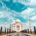 Considerado não é só um ícone da arquitetura indiana, mas também do mundo, o Taj Mahal é um mausoléu localizado na Índia. Sendo uma das mais importantes construções da humanidade, o local impressiona com a sua história. (Foto: Pexels)