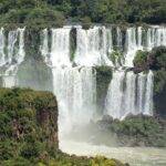 Cataratas do Iguaçu é mais um destino incrível do Brasil. Localizado no Foz do Iguaçu, no Paraná, o local é o maior conjunto de quedas d'água do planeta e uma das mais belas atrações naturais do mundo. (Foto: Pixabay)