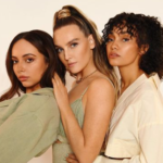 Perrie Edwards nasceu com Anosmia, uma deficiência rara causada por uma lesão no nervo olfativo que faz com que ela não consiga sentir nenhum cheiro. Porém, a cantora acredita ter sentido o cheiro de café uma vez (Foto: Instagram)