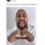 Neymar tem dado sinais de que está bem apaixonado e que deseja mostrar a todos. Em breve os dois devem assumir o namoro publicamente. (Foto: Instagram)