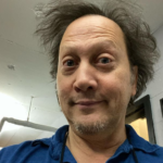 Rob Schneider - o comediante fez uma postagem no Twitter a respeito da vacina contra covid-19. “Apenas diga não… E continue dizendo não… Mais da metade da população dos EUA continua a dizer não a essa terapia genética experimental não aprovada! Meu corpo, minha escolha”, escreveu o ator no Twitter (Foto: Instagram)