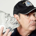 Dan Aykroyd, ator e responsável pelo filme 'Caça Fantasmas' também foi diagnosticado ainda muito cedo (Foto: Instagram)