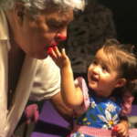 O nome escolhido para a bebê chama a atenção do público por lembrar um dos maiores hits da carreira de Magal: "Sandra Rosa Madalena". No entanto, a filha do cantor Nathalia Magalhães, mãe de Madalena, nega qualquer ligação entre o nome da neta e o título da canção (Foto: Instagram)