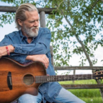 Jeff Bridges ficou muito conhecido por sua atuação em "O Grande Lebowsky", o ator e cantor está, atualmente, faturando cerca de 1 milhão de dólares por episódio na série "The Old Man" (Foto: Instagram)