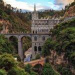 Las Lajas na Colômbia é um santuário cercado pela beleza natural, fica em cânion do rio Guarita (Foto: Instagram)