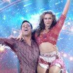 Os dois celebraram a vitória no "Super Dança dos Famosos" (Foto: Globo)