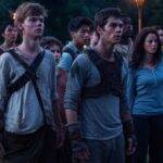 Maze Runner: Correr ou Morrer - Em um futuro, meio apocalíptico, meio utópico, o jovem Thomas é escolhido para enfrentar o sistema. Ao acordar dentro de um escuro elevador em movimento, ele não consegue se lembrar nem de seu nome. Na comunidade isolada em que foi abandonado, ele conhece outros garotos que passaram pelo mesmo. Para conseguir escapar, Thomas precisa descobrir os sombrios segredos guardados em sua mente e correr muito. (Foto: Divulgação)