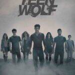 Teen Wolf - O jovem Scott McCall (Tyler Posey) é estudante do ensino médio no colégio fictício de Beacon Hills e vive como um garoto comum, passando por problemas naturais da juventude. Ao ir caminhar na floresta em busca de um suposto corpo morto, o menino é mordido por um lobisomem. (Foto: Divulgação)