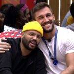 Projota e Arthur Picoli se tornaram grandes amigos no BBB 21. (Foto: Globo)