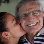 “Tava de blusa azul de gola rolê, tri elegante… e disse abrindo um sorriso do tamanho do mundo: ‘Mas que gaúcha exuberante!'”, completou. (Foto: Instagram)