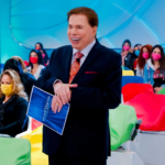 Com sintomas leves, Silvio Santos decidiu deixar o hospital e passou a ser monitorado por dois enfermeiros em casa. (Foto: SBT)