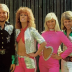 A primeira canção do ABBA a alcançar o primeiro lugar das paradas inglesas foi Waterloo, cantada pelo grupo no Festival Eurovision da Canção de 1974. (Foto: Divulgação)