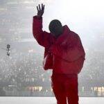 7. Kanye West – Quem diria que Kanye West, com sua cara fechada, já teve que lidar diretamente com clientes? Antes da fama, o rapper trabalhou como assistente de vendas da Gap. (Foto: Instagram)