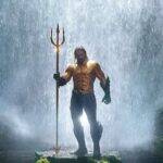 Aquaman: A cidade de Atlantis, que já foi lar de uma das mais avançadas civilizações do mundo, agora é um reino submerso dominado pelo ganancioso Rei Orm. Com um vasto exército a seu dispor, Orm planeja conquistar tanto os demais reinos do oceano, quanto o mundo da superfície. Em seu caminho está Aquaman, meio-humano e meio-atlante, e verdadeiro herdeiro do trono. Com a ajuda da princesa Mera, Aquaman precisa recuperar o lendário Tridente de Atlan e aceitar seu destino como protetor das profundezas. (Foto: Divulgação)