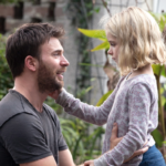 Gifted - Frank, um homem solteiro, cria sozinho sua sobrinha Mary, uma criança-prodígio. Quando a garota se destaca na escola por causa de suas habilidades com a matemática, a avó dela planeja um futuro que pode separá-la do tio. (Foto: Divulgação)