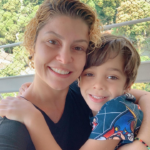 Barbara Borges posa com o filho Theo (Foto: Instagram)