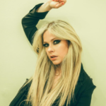 Em 2015, Avril revelou que sofria da Doença de Lyme e desde então a artista esteve distante dos palcos. Transmitida por carrapatos, os sintomas mais comuns são dores de cabeça, manchas vermelhas pelo corpo, dores musculares e articulares. (Foto: Instagram)