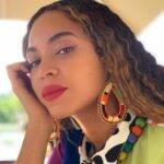 4. Beyoncé = Na adolescência, Beyoncé passava os verões varrendo o chão do salão de beleza de sua mãe. (Foto: Instagram)