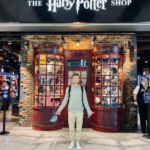 Tom começou a atuar aos 8 anos de idade e ficou conhecido pelo papel de Draco Malfoy na série de filmes Harry Potter, baseados nos livros de J.K. Rowling. (Foto: Instagram)
