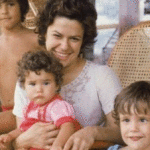 Durante uma entrevista para o canal E!, Maria Rita relembrou que tinha apenas 4 anos quando perdeu a mãe (Foto: Reprodução)