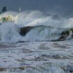 Os Tsunamis são grandes ondas que se formam no oceano e podem causar destruição total por onde passam. (Foto: Unsplash)