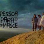 A Pessoa É Para O Que Nasce - O filme conta a história de três irmãs cegas que viveram a vida cantando e tocando ganzá em troca de esmolas nas cidades e feiras do nordeste do Brasil. (Foto: Divulgação)