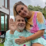 “Relembrando momentos vividos com nosso pai, afinal, a única coisa que levamos da vida são memórias”, declarou a famosa. (Foto: Instagram)